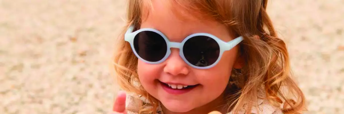 Suojaa lapsen silmät auringolta 447