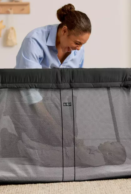 BabyBjörn Light matkasänky Travel Cot Light Black, sopii vastasyntyneestä noin 3-vuotiaaksi. - Matkasängyt - BB040280 - 2
