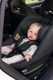 Turvaistuin BeSafe Beyond 360 2 Anthracite Mesh, taaperolla autossa. - Turvaistuimet 9-36kg - 018511-22220 - 2