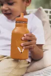 Trixie juomapullo 350 ml Mr.Fox lapsen kädessä - Juomapullot ja pillipullot - 40210 - 3