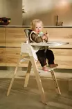 Stokke Steps syöttötuoli bundle White / Natural sisältää kaiken tarvitsemasi: tuolin, tarjottimen, valjaat ja Baby Setin. - Syöttötuolit - 692600 - 12