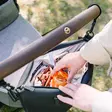 Done by Deer Stroller bag laukku Black rattaissa auki. - Hoitolaukut ja organizerit - 7043880 - 4