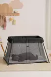 BabyBjörn Light matkasänky Travel Cot Light Black on kevyt ja helppokäyttöinen. - Matkasängyt - BB040280 - 3