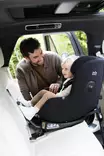 Joie i-Prodigi PRO Turvaistuin Eclipse lapsella autossa. - Turvaistuimet 9-36kg - C2103CAECL000 - 2