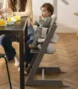 Stokke Tripp Trapp syöttötuoli Storm Grey Baby Setilla. - Stokke Tripp Trapp tuotteet - 686000 - 2