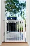 Turvaportti BabyDan Asta White ovi-aukossa. - Turvaportit ja turvatuotteet - 7011454910 - 2