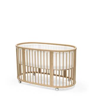 Reunapehmuste pit=C3=A4=C3=A4 lapsen jalat ja k=C3=A4vet s=C3=A4ngyn s=
is=C3=A4ll=C3=A4. - Stokke Sleepi tuotteet - 598701 - 2