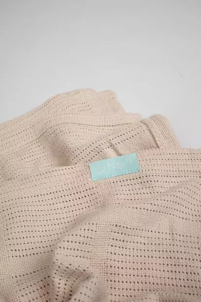 Najell Cellular blanket puuvillahuopa Oat Beige on kevyt ja hengittävä. - Peitot ja tyynyt - N18017401 - 2