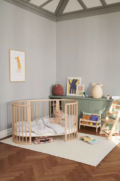 Stokke Sleepi 2026 pinnasänky Natural lastenhuoneessa. - Stokke Sleepi tuotteet - 711501 - 2