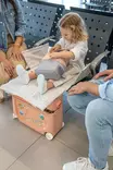 Stokke Jetkids Bedbox Coral Pink toimii matkasänkynä. - Matkasängyt - 681301 - 3