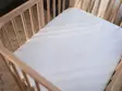Stokke Nighti Mini pinnasängyn patja White sängyssä. - Patjat ja sijauspatjat - 713101 - 2
