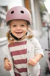 Scoot & Ride lasten pyöräilykypärä Wildberry lapsella päässä. - Pyöräilykypärät - 90081 - 9