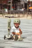 Scoot & Ride potkulauta Highwaykick 1, Olive lapsella. - Potkulaudat ja -pyörät - 96001 - 2