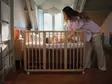 Stokke Nighti Vanilla White Pinnasänky vauvalla makuuhuoneessa. - Pinnasängyt ja lastensängyt - 705402bund1 - 3