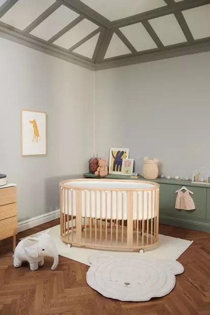 Stokke Sleepi 2026 sänky Natural reunapehmusteella. - Stokke Sleepi tuotteet - 711501STA2 - 2