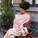 Doomoo imetyssuoja Mom=C2=B4n Play Tetra Pink naisella. - Muut imetystuotteet - 37001022 - 2