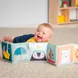 Taf Toys pehme=C3=A4 ensikirja North Pole activity book vauvalla latti=
alla mahalteen. - Kuvakirjat - 226282 - 2