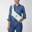 Cybex Coya Carrier Urban Mobility White, taittuu tyylikkääksi laukuksi. - Kantoreput - 524000642 - 9