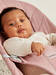 BabyBj=C3=B6rn Bouncer Bliss sitteri Woven Dusty Pink lapsella l=C3=A4=
helt=C3=A4. - Sitterit - BB006222 - 4
