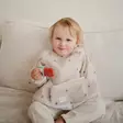 Mushie Toddler Ice Pop Tray lapsella välipalalla. - Välipalapussit, eväsrasiat ja snackcupit - 101922 - 3