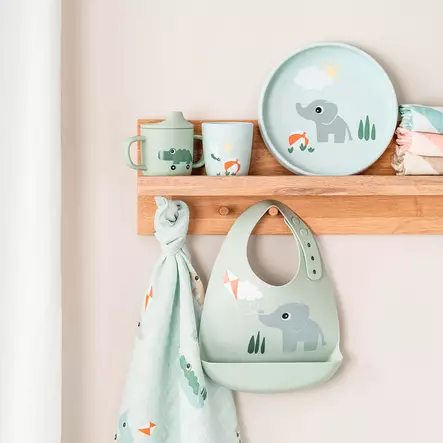 Done By Deer ruokalappu silikonia Playground Green naulakossa - Ruokalaput - 1359523 - 2