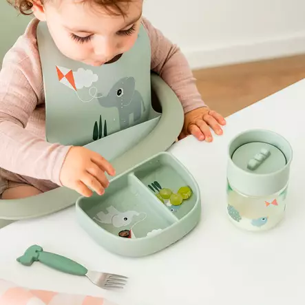 Lokerokulho imukupilla Done By Deer Stick&Stay, Playground Green lapsen syödessä - Lautaset ja kulhot - 1869613 - 2