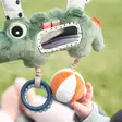 Done By Deer puuhalelu Hanging Activity Toy, Croco Green lapsella. - Helistimet, tarttumislelut ja pallot - 4253493 - 3