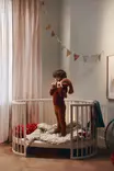 Stokke Sleepi sänky White isommalla lapsella ilman laitaa. - Stokke Sleepi tuotteet - 711502STA3 - 5