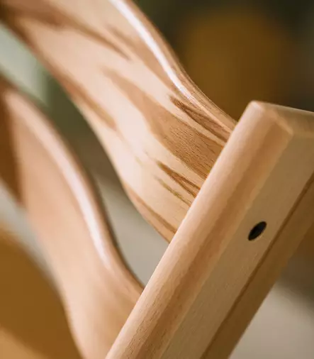 Stokke Tripp Trapp syöttötuoli Wild Wood, puun tummat täplät ja viivat tekevät jokaisesta tuolista uniikin. - Syöttötuolit - 100144 - 2