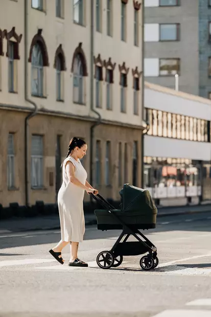 Ora Oiva yhdistelmävaunut Kaarna ulkona. - Lastenvaunut ja yhdistelmävaunut - 880122196yhd4 - 2