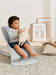 BabyBj=C3=B6rn Bouncer sitteri Woven Petal Quilt Light Grey isommalla =
lapsella. - Sitterit - BB006224 - 5