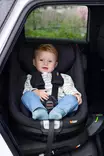 Turvaistuin BeSafe Beyond 360 2 Fresh Black Cab lapsella autossa. - Turvaistuimet 9-36kg - 018511-1464 - 2