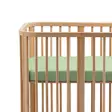 Stokke Nighti muotolakana Sage Green 60x120cm sängyssä. - Pussilakanat ja aluslakanat - 710804 - 2