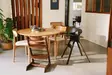 Syöttötuoli Stokke Clikk Bamboo Black/Warm Brown keittiössä. - Syöttötuolit - 695805 - 2