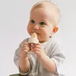 Bibs Maistelututti Silicone Baby Feeder, Ivory lapsella. - Tutit ja tuttinauhat - 4350216 - 2