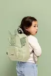 Lasten reppu Trixie small Mr. Dragon lapsen selässä. - Kerhoreput - 93196 - 2