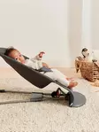 BabyBj=C3=B6rn Bouncer Bliss sitteri Anthrasite sivusta. - Sitterit - BB006226 - 3