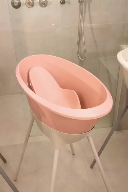 Vauvan kylpytuki Luma Blush Pink ammeessa. - Kylpyammeet ja kylpytuet - L17117 - 2