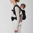Cybex Coya Boucle kantoreppu Smoky Black, selässä. - Kantoreput - 525000787 - 4