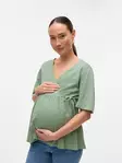 Mamalicious äitiyspaita Kalyna Hedge green edestä naisen yllä. - Äitiyspaidat - 20020408 - 2