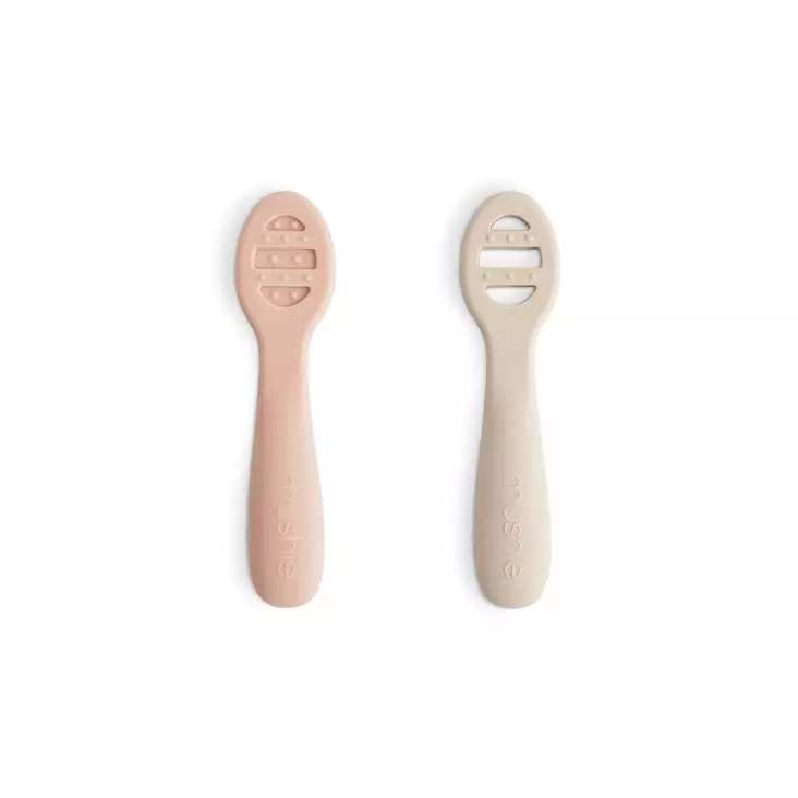 Mushie ensilusikat silikonia 2-pack Blush/Shifting Sand. - Ensilusikat ja lasten aterimet - 101628 - 1