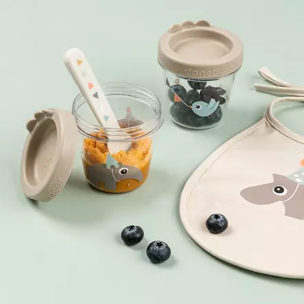 Done By Deer Baby Food Container Celebration Sand käytössä - Välipalapussit, eväsrasiat ja snackcupit - 1256139 - 2