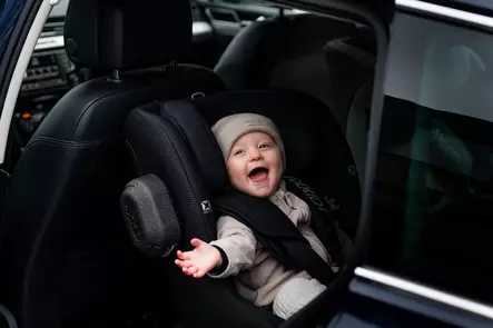 Turvaistuin Axkid Minikid Core Coastal Storm Black taaperolla. - Turvaistuimet 9-36kg - 22240039 - 2