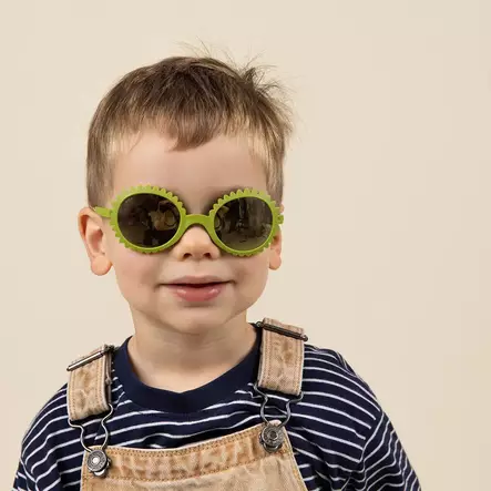 KiETLA FLEUR lasten aurinkolasit Olive, lapsella. - Lasten aurinkolasit - FL2SUNOLIVE - 2