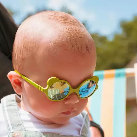 KiETLA OURS'ON lasten aurinkolasit Olive, vauvalla. - Lasten aurinkolasit - OU2SUNOLIVE - 2