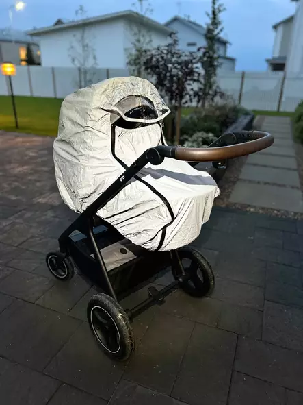 Ora sadesuoja Plus vaunulle ja rattaalle kokonaan heijastavalla pinnalla. - Sadesuojat vaunuihin ja rattaisiin - 880122207H - 1