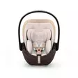 CYBEX Cloud S Style turvakaukalo Amber Brown edestä vastasyntyneen pienentimellä. - Turvakaukalot 0-13kg - 526002882pak - 4