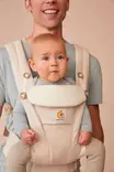Ergobaby kantoreppu Omni Dream Natural Linen lapsella. - Kantoreput - BCDRNATLIN - 6
