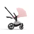 Cybex Priam 2023 rattaat värissä Peach Pink sivusta kallistettuna. - Lastenvaunut ja yhdistelmävaunut - 521002325YHDPP - 4